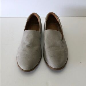 Universal Thread Gray Flats